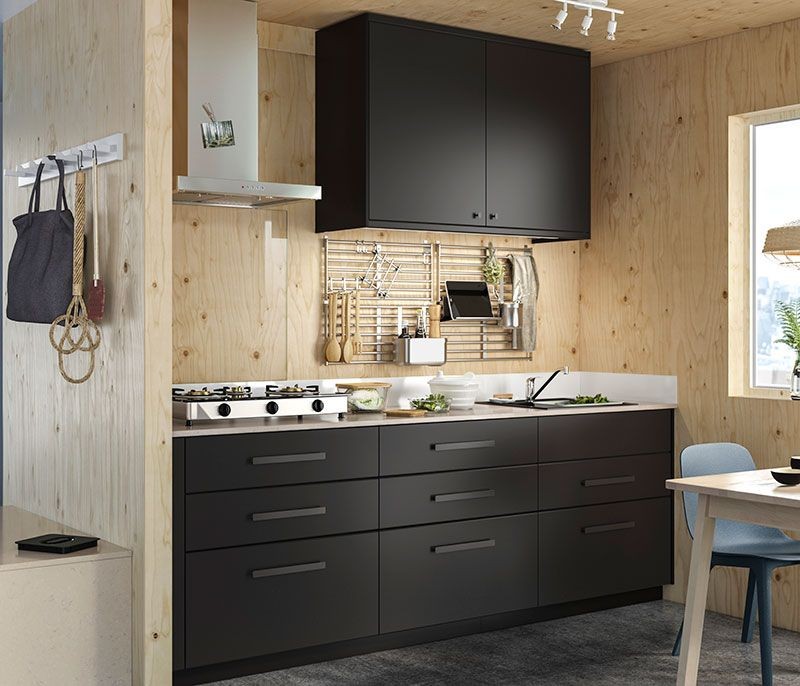 Prezenta lemnului cu negru