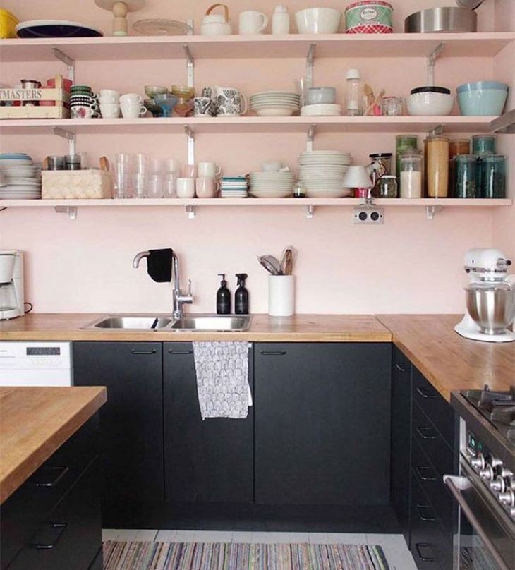 Bucatarie neagra si roz