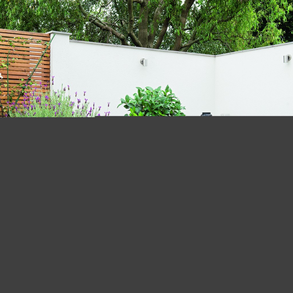 gradini reproiectate cu intretinere redusa amenajari peisagistice dure si paturi inaltate prin remorcare zone mici de copertine si terasa cu masa si scaune